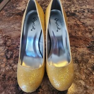 Qupid Shimmering Yellow Heels